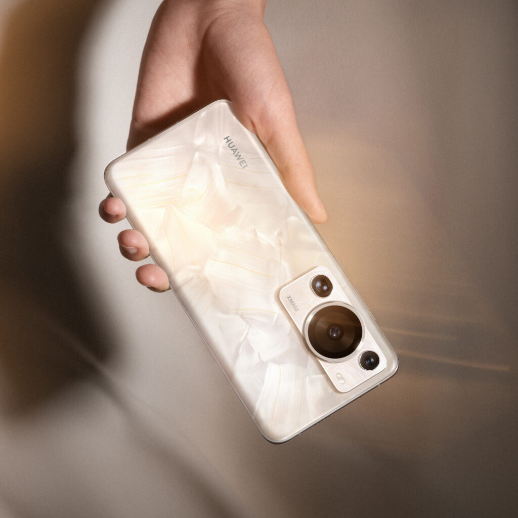 HUAWEI P60 Pro - Lifestyle 1