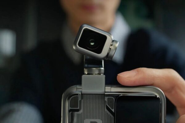 HONOR debuts first AI-powered "robot phone" at MWC